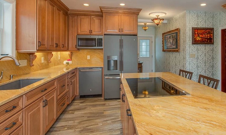 Golden Macaubas kitchen Golden Macaubas kitchen