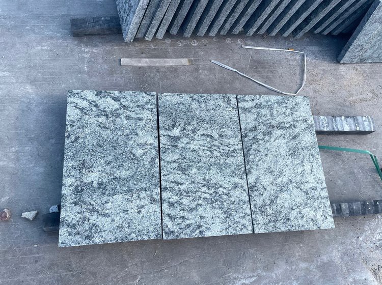 Оливково-зеленый гранит для напольных покрытий