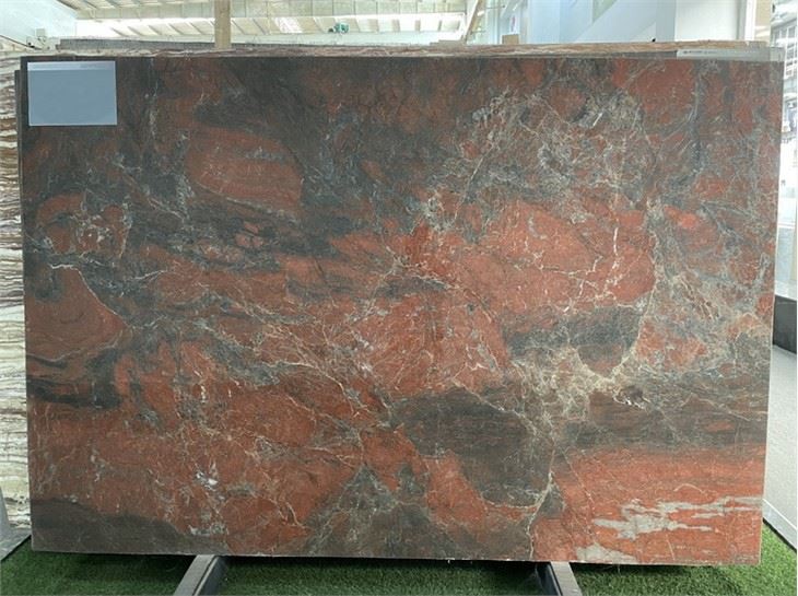 Красный кварцит