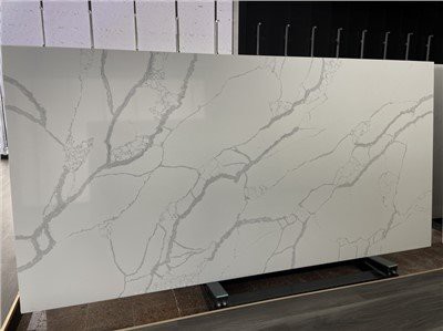 Столешница из белого кварца Calacatta