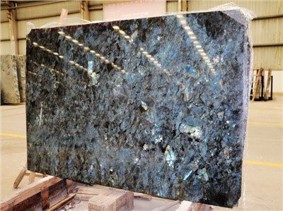 Изумрудно-голубой гранит для столешницы