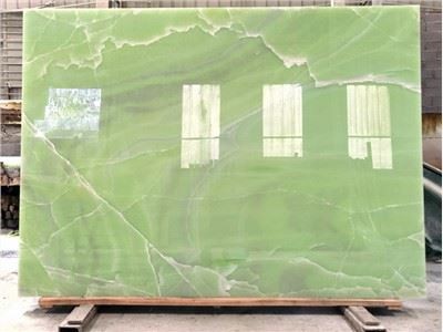 Плиты из зеленого оникса на продажу