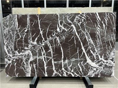 Величественные розово-коричневые мраморные плиты