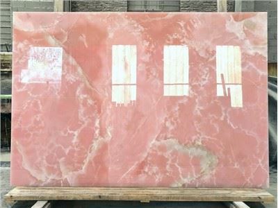 Розовые плиты из оникса
