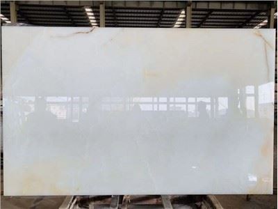 Каменная плита из белого оникса