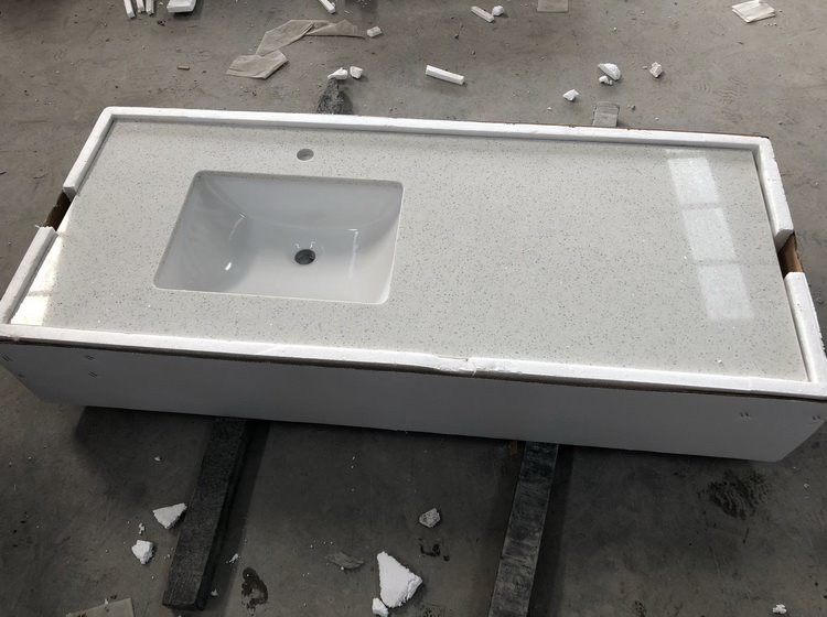 Сверкающий ледяной кварц для столешницы в ванной комнате