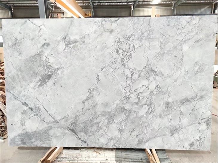 Супер белый кварцит для кухни