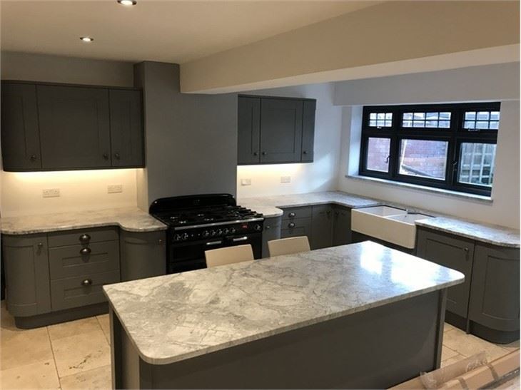 Super white quartzite table top