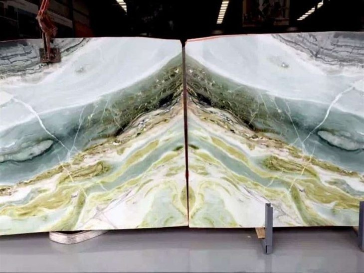 Dreaming Green marble wall