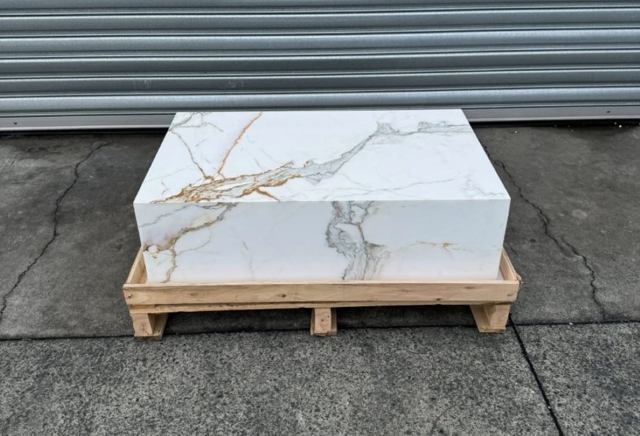 Калакатта Золотой мраморный постамент