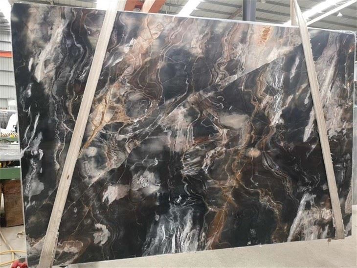 Confusion Dark marble slabs