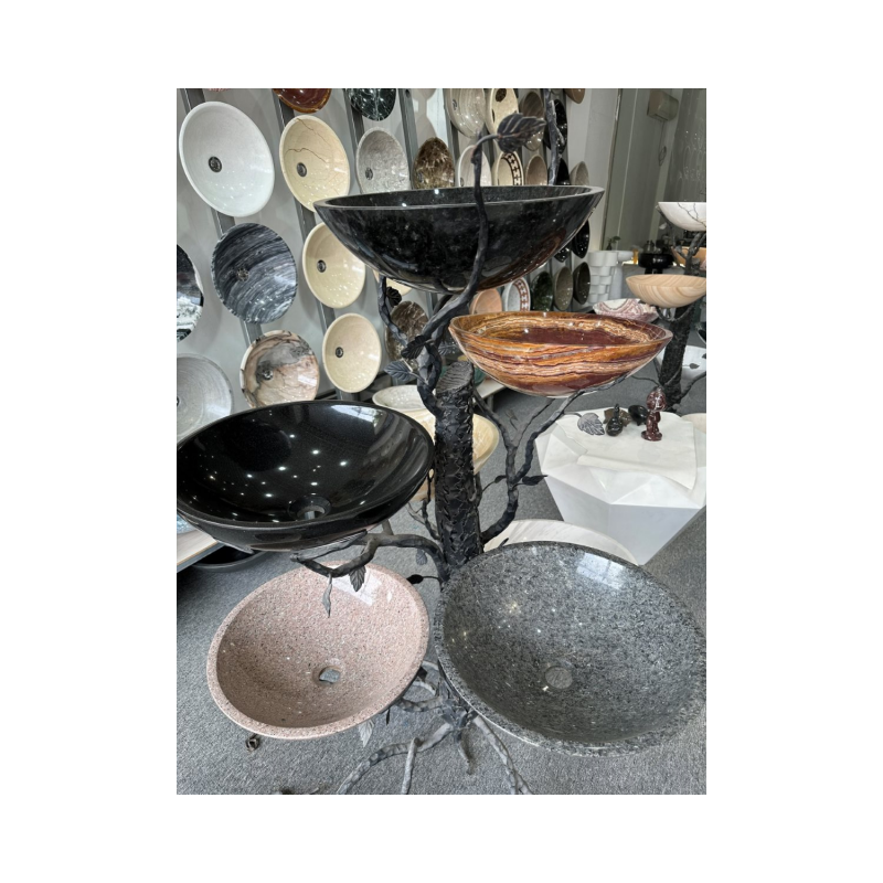 Разноцветная овальная раковина