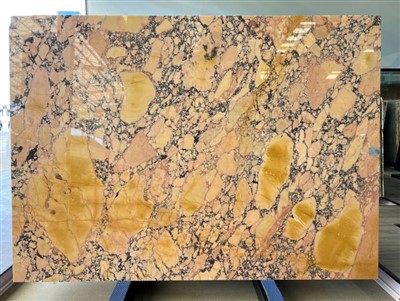 Розовая мраморная плита Bvlgari