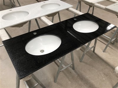 Столешница из темного гранита