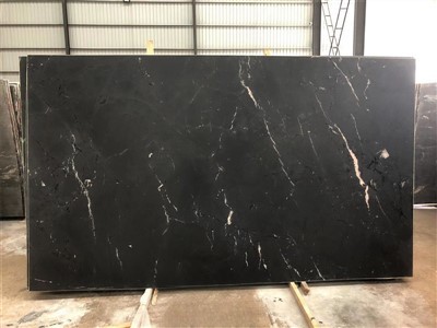 Омега-черная кварцитовая плита