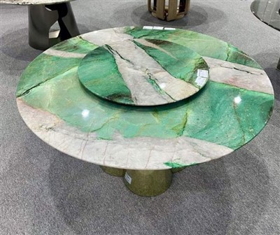 Журнальный столик из кварцита