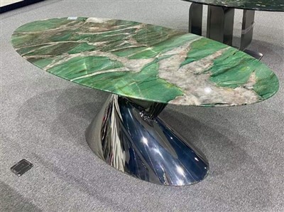 Обеденный стол из кварцита