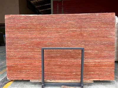 Красная мраморная плита из травертина