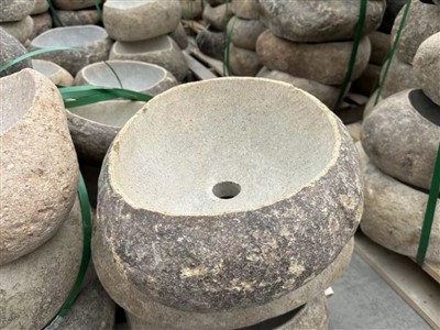 Круглая умывальник из булыжника