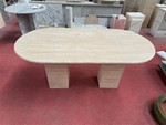 Овальный обеденный стол из травертина