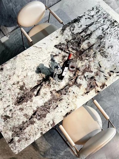 Обеденный стол из белого гранита