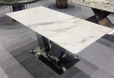 Обеденный стол из белого мрамора