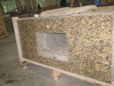 Желтая гранитная столешница
