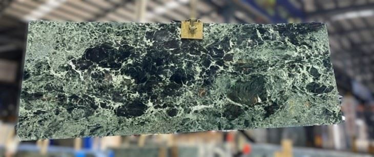 Зеленая мраморная плита Verde Alpi