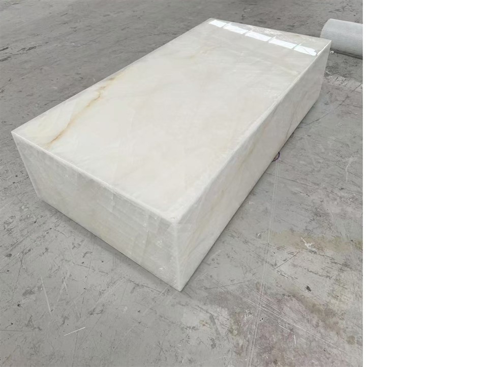 Белый хрустальный журнальный столик